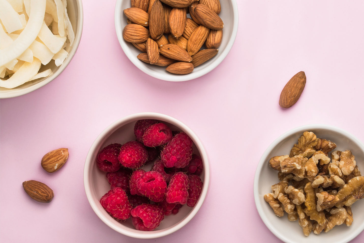 Flat-lay image of gut-friendly foods including vegetables, fruits, nuts, and fermented foods for leaky gut treatment
